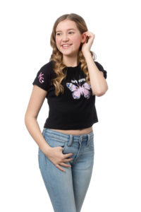 BUTTERFLY – Fitted black short sleeve crop tee